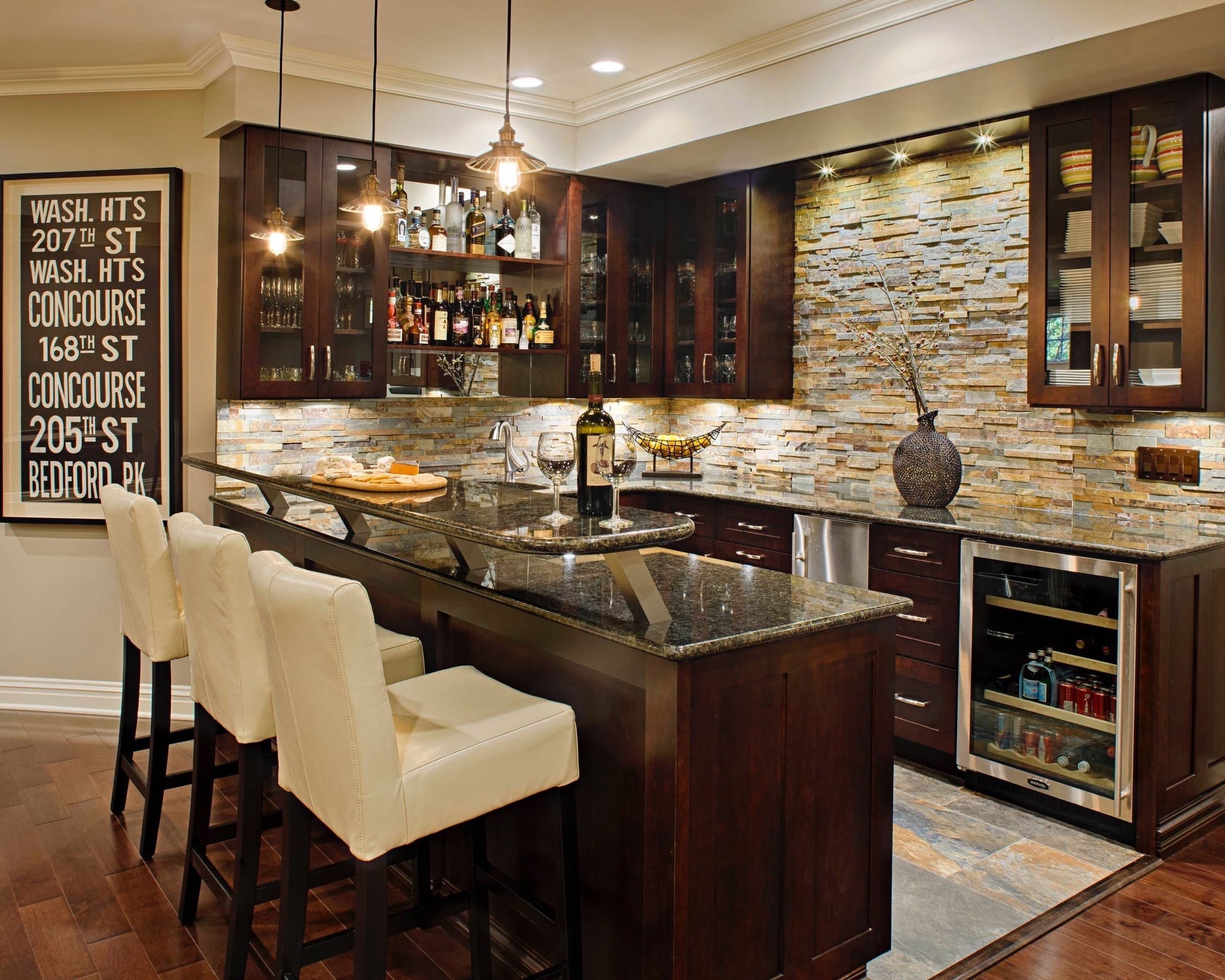 Classy basement wet bar design idea