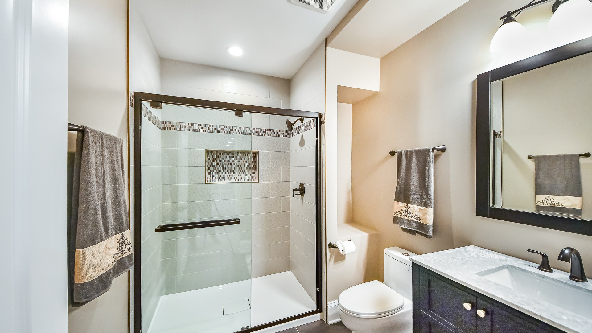 Neutral Transitional Basement With Wetbar Olney, MD