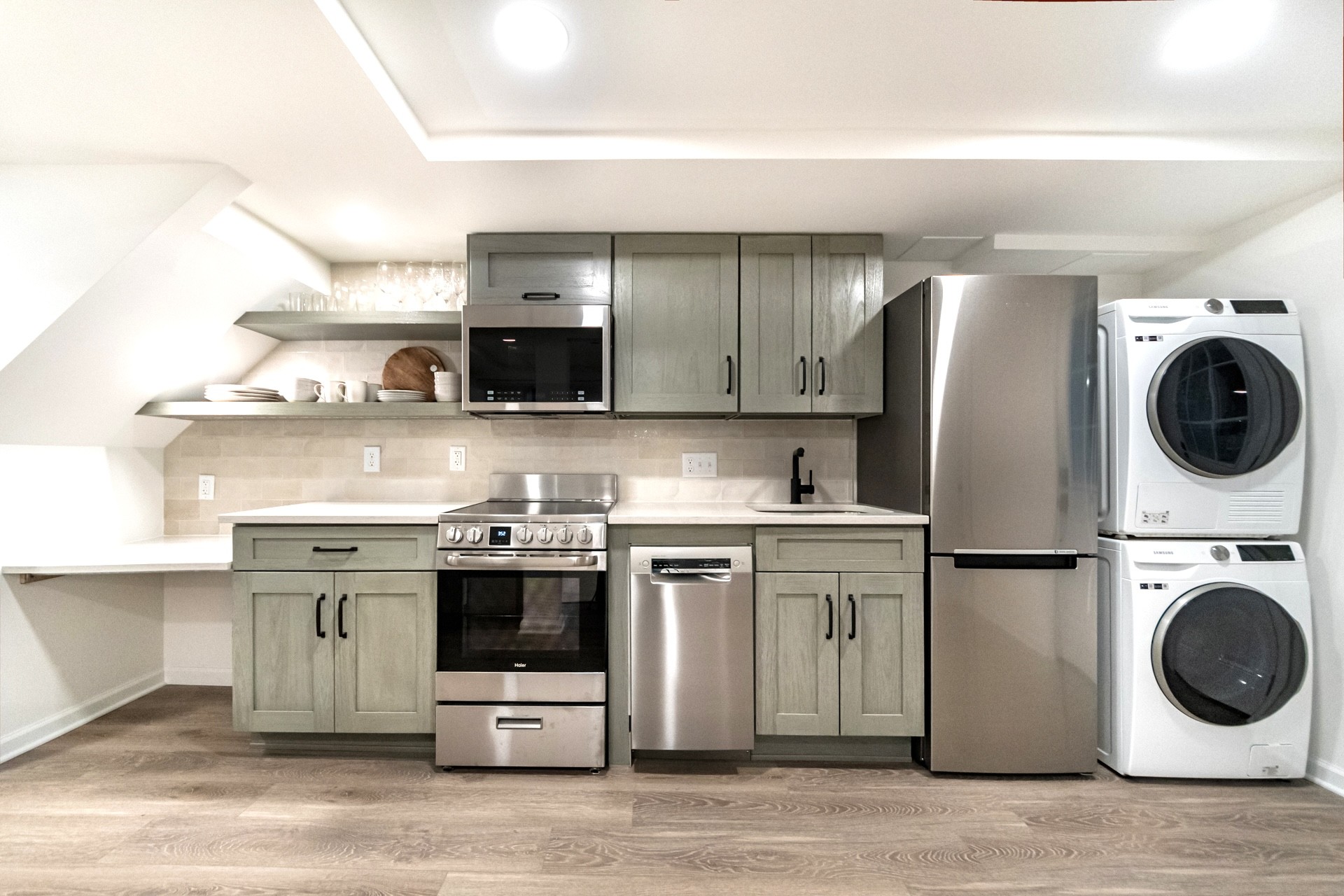 ADU Basement With Kitchen - 667 Sq Ft